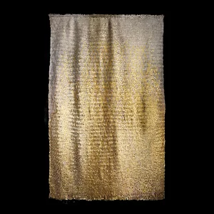 Cesta lunar 50B, 1991/2017. 350×220 cm; lino, gesso, acrílico, platino y hoja de oro.