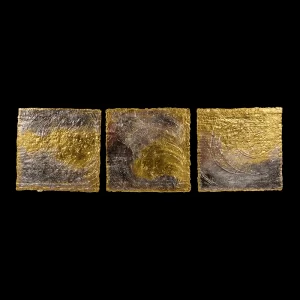 Soles A, B y C, 2014. 60×60 cm cada uno; lino, gesso, acrílico y hoja de oro.