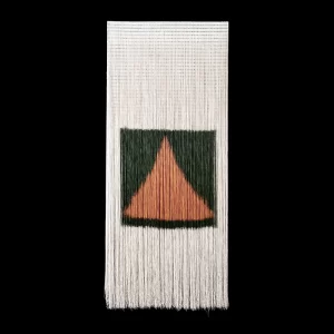 Bruma R, 2014. 190×90 cm; acrílico, gesso y algodón sobre madera.