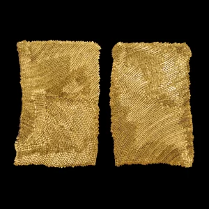 Corteza 2 (díptico), 2015. 80×100 cm; lino, gesso, acrílico y hoja de oro.