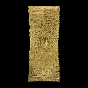 Estela 56, 2015. 165×70 cm; lino, gesso, acrílico y hoja de oro.