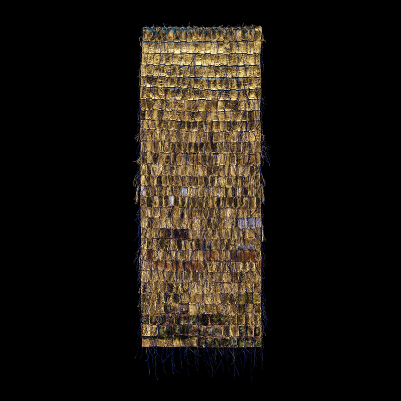 Alquimia 008, 2016. 135×50 cm; lino, gesso, acrílico y hoja de oro.