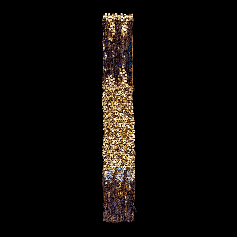 Floresta D, 2017. 200×30 cm; lino, gesso, acrílico y hoja de oro.