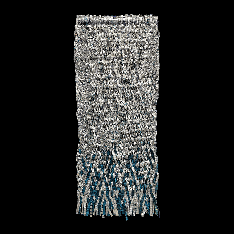 Ombrío A, 2017. 165×70 cm; lino, gesso, acrílico y paladio.