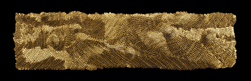 Árbol N, 2016. 50×200 cm; lino, gesso, acrílico y hoja de oro.